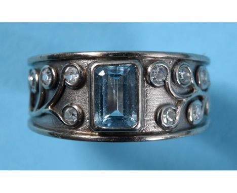A 14ct white gold ring, set scrolling diamonds, approx. ring size N, approx. 9.2 g (all in)  See illustration 