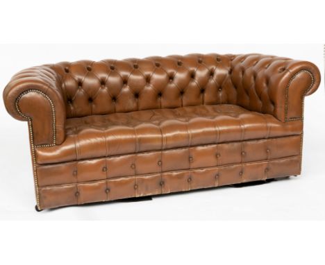 A BROWN LEATHER BUTTON-DOWN CHESTERFIELD SOFA173cm wide