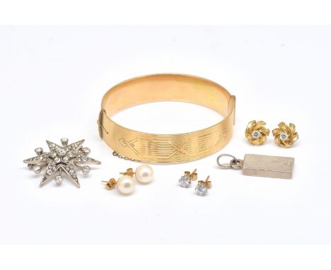 THREE PAIRS OF EARSTUDS AND THREE FURTHER ITEMS (6)Comprising; a pair of gold and single cultured pearl earstuds, with post a