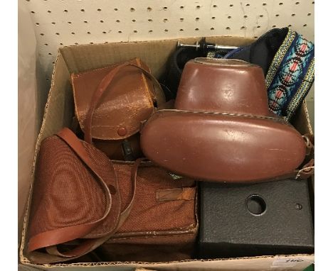 A collection of various vintage and other cameras including a Halina twin reflex, various Kodak including a box Brownie, etc