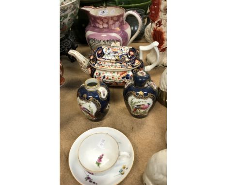 A pair of First Period Worcester "Scale" pattern vases with gilt highlights and panels set with birds and bugs, one with lid,