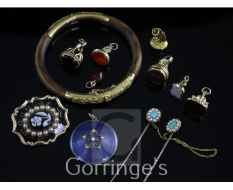 An Edwardian 15ct gold, blue guilloche enamel and split pearl set circular pendant locket, with central flower head motif, 29