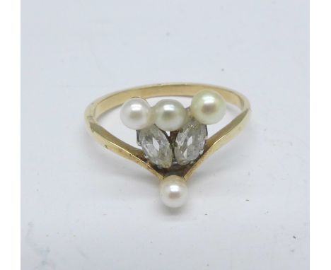 A yellow metal and pearl ring, 1.6g, L