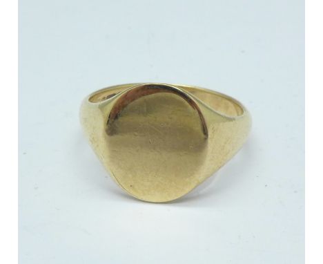 A gentleman's 9ct gold ring, 5.1g, S