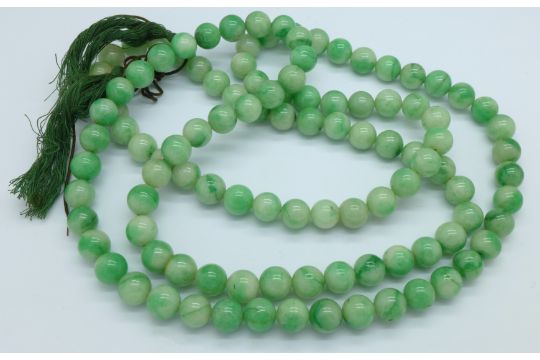 A large jade bead necklace, 271g, 11mm beads, length 130cm