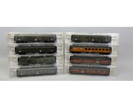 Fleischmann 'HO' gauge - eight various coaches comprising; No. 5151 Express Coach (x2), No. 5152, No. 5153, No. 5155, No. 515