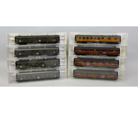 Fleischmann 'HO' gauge - eight various coaches comprising; No. 5151 Express Coach (x2), No 5152, No. 5153, No. 5155 and No. 5