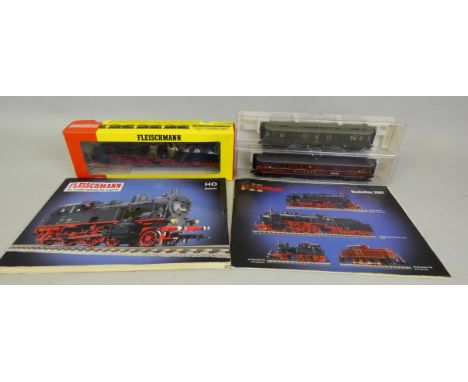 Fleischmann 'HO' gauge - No. 4118 DB 4-6-2 tender locomotive, RN 18 620, in black and red livery, together with a No. 5156 Sl