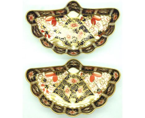 Two Royal Crown Derby 2451 pattern pair of small fan dishes, L: 11 cm. No cracks, chips or visible restoration. P&amp;P Group