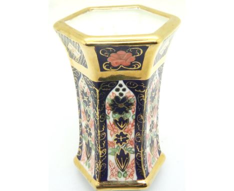 Royal Crown Derby style vase, H: 11 cm. No cracks, chips or visible restoration. P&amp;P Group 1 (£14+VAT for the first lot a