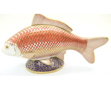 Royal Crown Derby carp, with gold stopper, L: 18 cm. No cracks, chips or visible restoration. P&amp;P Group 1 (£14+VAT for th