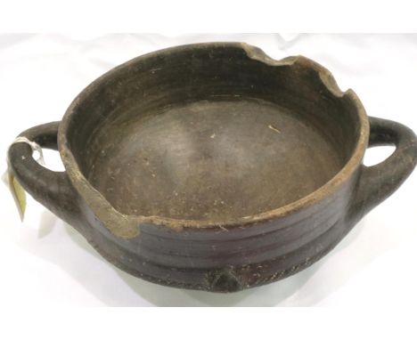South Italian Colonies Etruscan: Bucchero ware twin handled jar with slight ribbed decoration to centre. P&amp;P Group 3 (£25