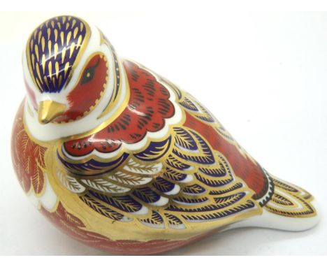 Royal Crown Derby Robin, silver stopper, H: 70 mm. No cracks, chips or visible restoration. P&amp;P Group 1 (£14+VAT for the 