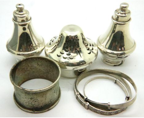 Mixed hallmarked silver: cruet, napkin rings and shaker top, (5) combined 106g. P&amp;P Group 2 (£18+VAT for the first lot an
