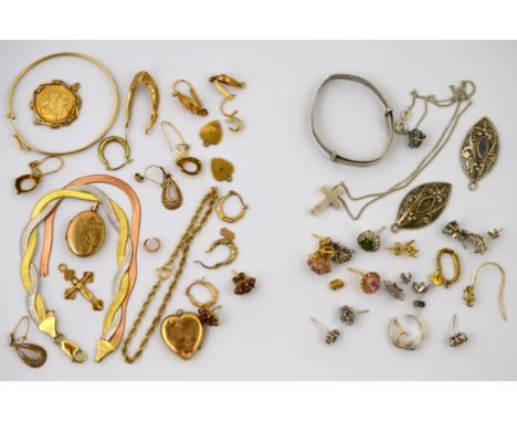 POLICE > A quantity of jewellery to include a bangle, pendants, lockets etc (some H/M, some unmarked) A/F, approx gross weigh