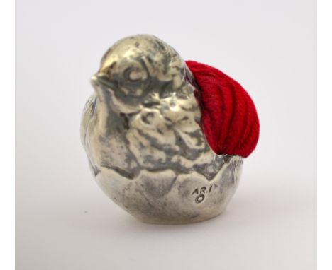 A modern silver 'chick' pin cushion, H/M Birmingham 1989, approx 4.5cm high