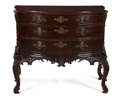 AN EARLY GEORGE III MAHOGANY SERPENTINE COMMODEIN THE MANNER OF THOMAS CHIPPENDALE, CIRCA 176099cm high, 113cm wide, 59cm dee