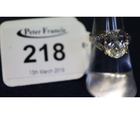 9ct gold gemset ring. (B.P. 24% incl. VAT)
