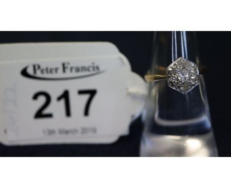 18ct gold diamond set art deco cluster ring. (B.P. 24% incl. VAT) CONDITION REPORT: Overall condition appears good.