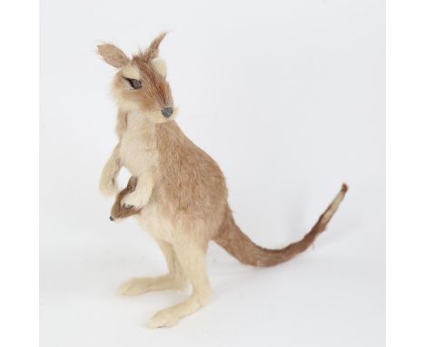 A table-top model kangaroo doll, height 27cm 