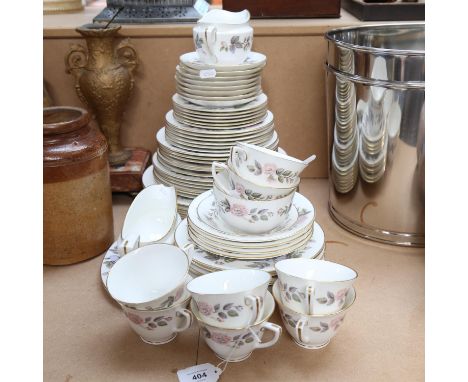 Royal Worcester June Garland pattern tea and dinnerware, including plates, tea cups, sauce boat etc 