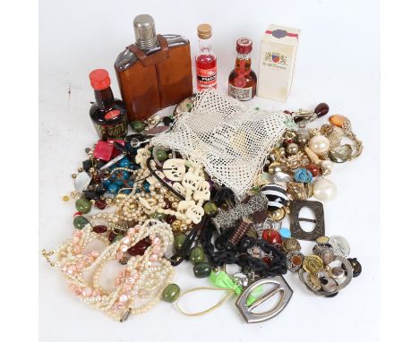 A collection of Vintage and modern costume jewellery etc 