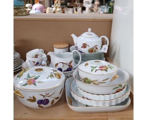 Royal Worcester Evesham pattern dinner and tea ware 