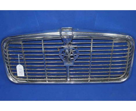 VINTAGE CAR GRILL WITH AA BADGE