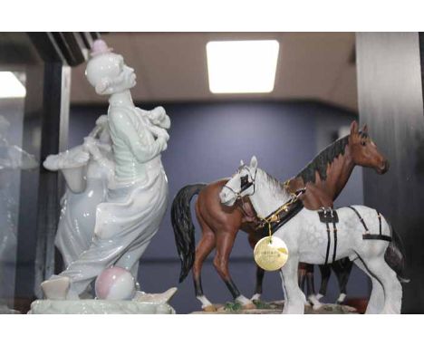 TWO CERAMIC CLOWNS AND THREE HORSE FIGURES