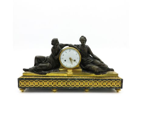 Pendule from last quarter of 18th Century, depicting 2 ladies reclining on clock movement, on green marble base, 63 x 35 x 16