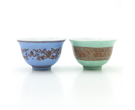 Light purple and light green backgrounds with floral decor in iron red, both marked on bottom with 4 characters, 7 cm. in dia