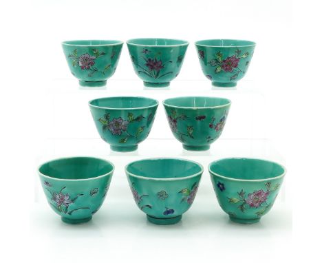 Light green background with floral decor, 7 cm. 