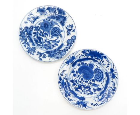 Blue and white floral decor, 25 cm. in diameter, narked on botom with double ring and censer, chip and hairline.
