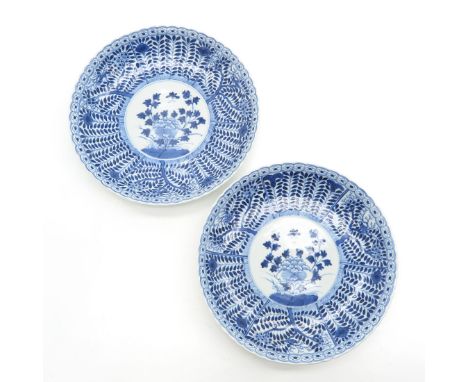 Blue and white floral decor with scalloped edge, marked on bottom with double ring and 4 characters, 25 cm. in diameter.