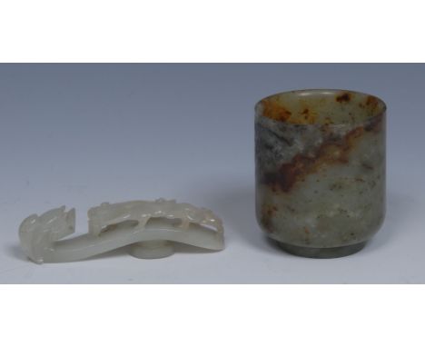 A Chinese carved celadon jade belt hook, as a mythical creature, 6.5cm;  a cylindrical jade pot, 4.5cm diam (2)