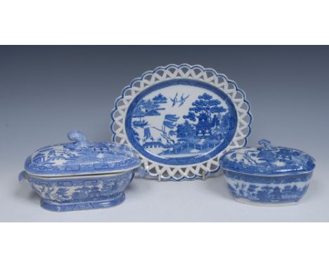 A Spode Willow pattern canted rectangular sauce tureen and cover, typically printed with pagoda, fence, bridge, willow trees,