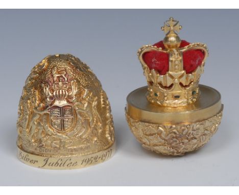 Stuart Devlin (Bn.1931) - an Elizabeth II parcel-gilt silver Surprise Egg, to commemorate he Silver Jubilee 1952 - 1977,  the