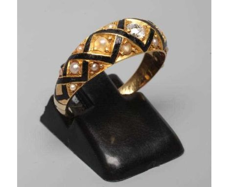 A VICTORIAN GOLD MOURNING RING, centred by an old brilliant cut gypsy set diamond and seed pearls within black enamel lozenge