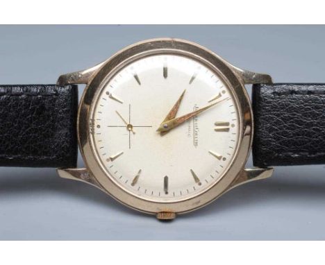 A GENTLEMAN'S 9CT GOLD JAEGER LECOULTRE AUTOMATIC WRISTWATCH, the pink champagne dial with applied gilt metal batons enclosin