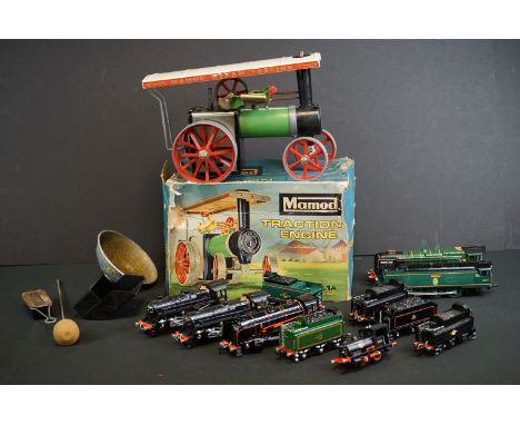 Boxed Mamod Traction Engine TE1A (model gd overall, poor box with tape repairs) plus a group of OO gauge plastic model locomo