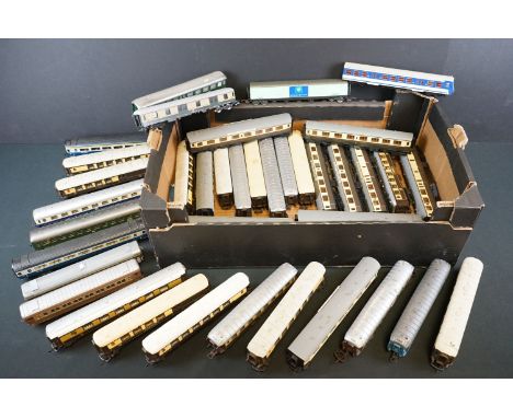 40 OO gauge items of rolling stock, mainly coaches featuring Airfix, Lima, Triang, etc 
