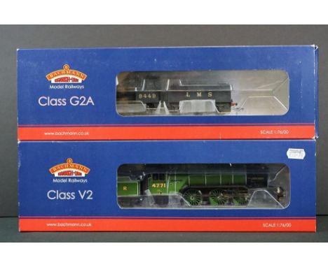 Two boxed Bachmann OO gauge locomotives to include 31550B Class V2 4771 Green Arrow LNER Doncaster Green and 31476 Class G2 9