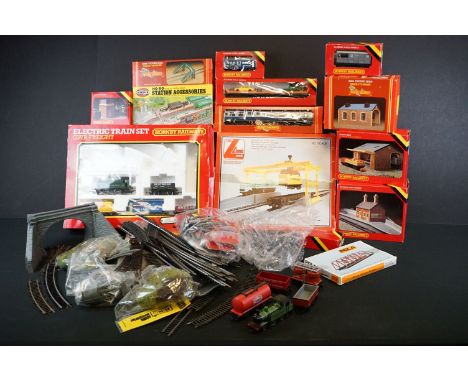Quantity of OO gauge model railway to include boxed Hornby R689 GWR Freight set (box containing locomotive and 4 x items of r