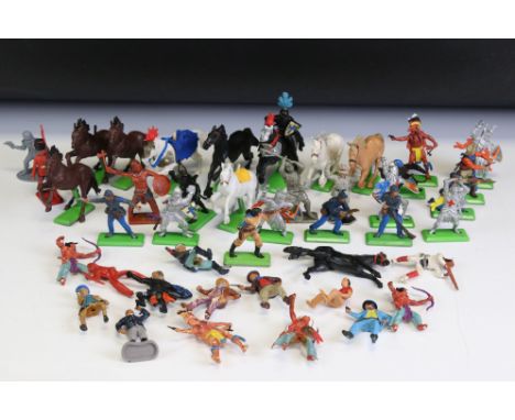 Around 25 Britains Deetail plastic figures to include Wild West and medieval knights (light play wear to bases), together wit