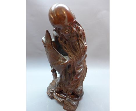 A 20th Century wood carved statue of a Chinese gentleman H:32cm