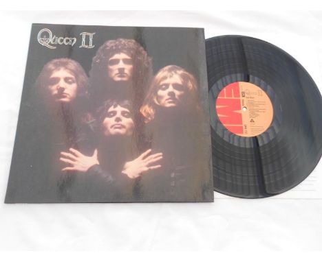 Queen 11 The vinyl is in NM condition and has a nice glossy sheen The labels are also in near Mint condition. The Garrod and 