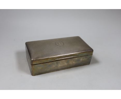 A George V part engine turned silver mounted rectangular cigarette box, London, 1918, 18cm.