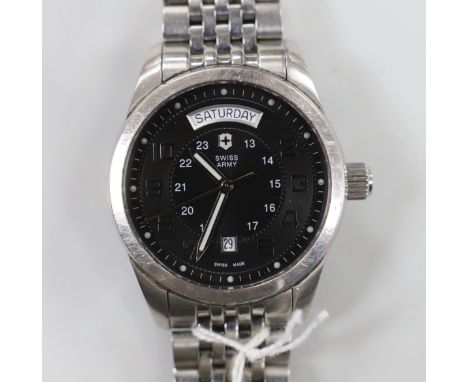 A gentleman's modern stainless steel Swiss Army day/date automatic wrist watch, on a stainless steel bracelet, no box or pape