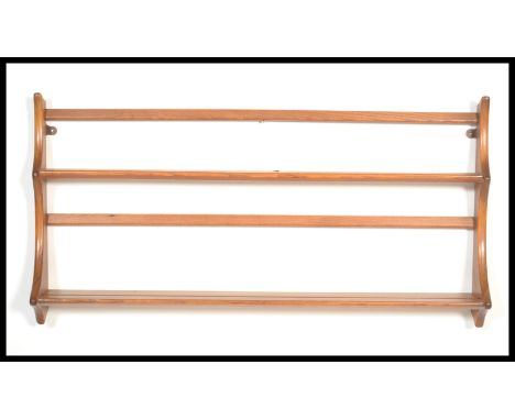 A 20th century beech and elm wood plate rack in the light colourway. Shaped and recessed shelves united by end uprights.&nbsp