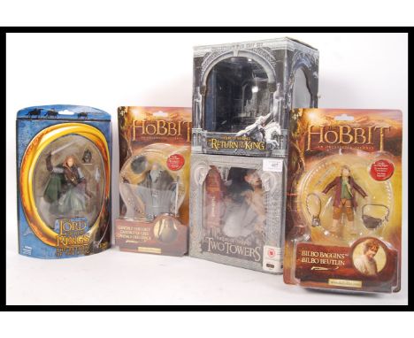 Lord Of The Rings collectors DVD boxsets , Return Of The King and The Two Towers ( sealed ) , both having the original collec